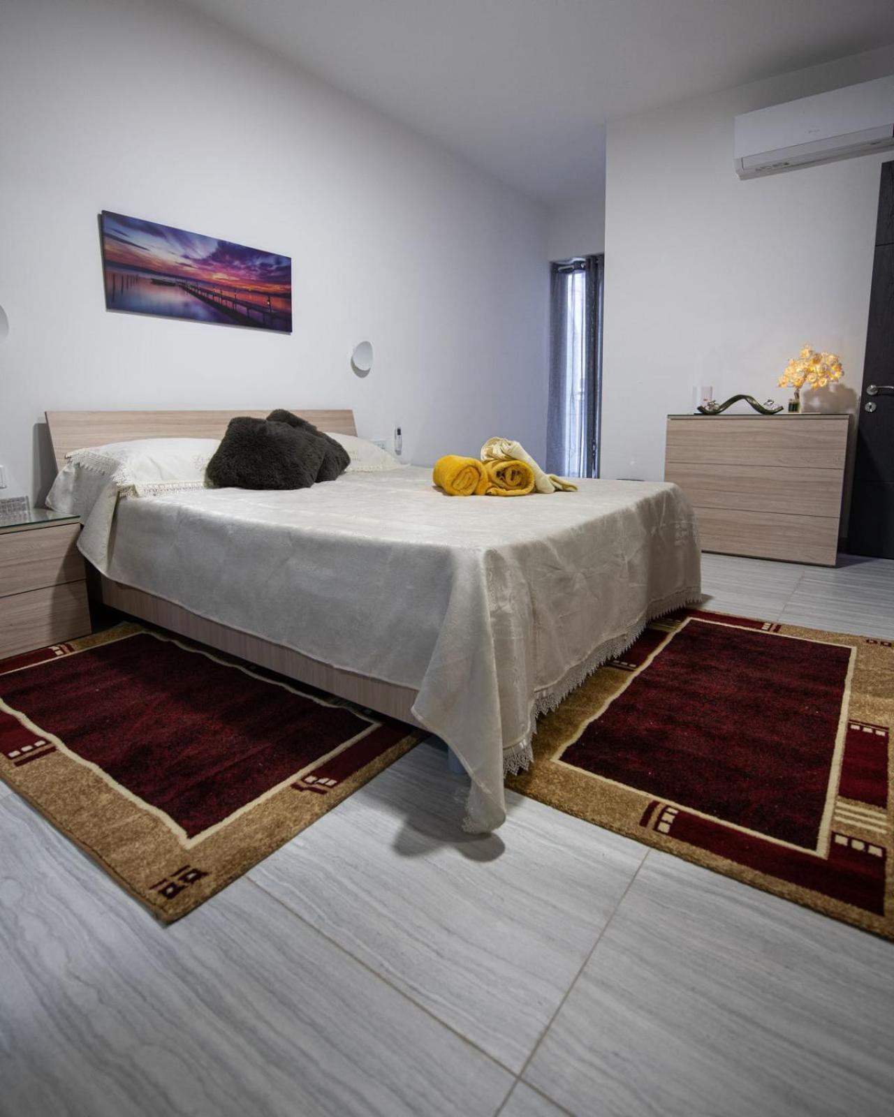 Palm Court Luxe Apartment St. Paul's Bay