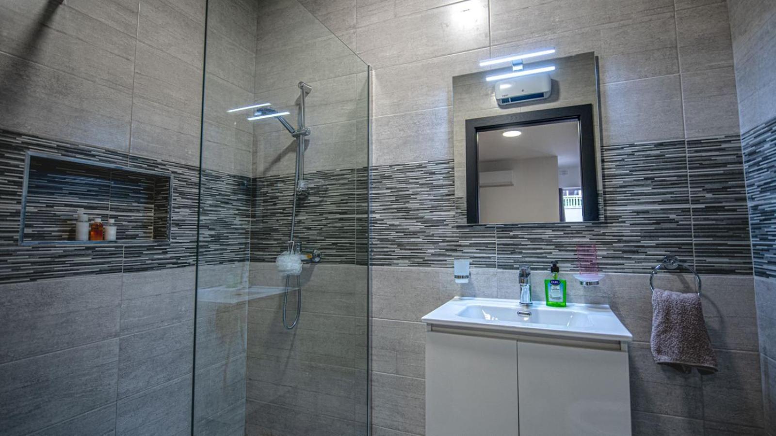 Palm Court Luxe Apartment *