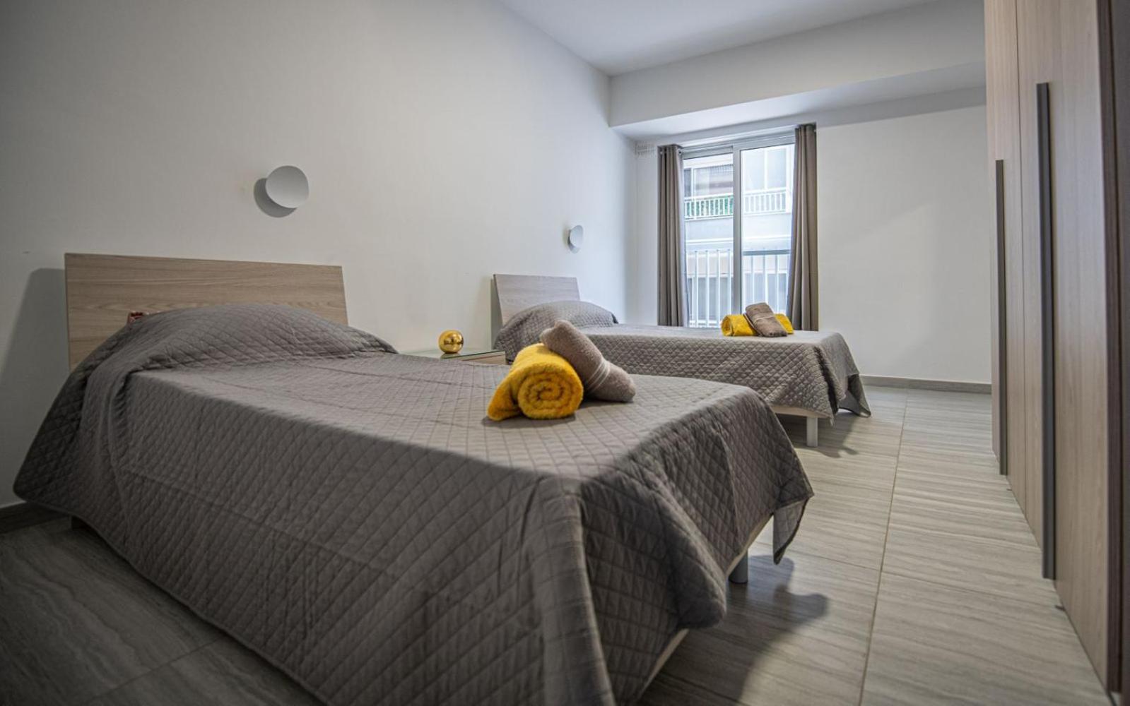 Palm Court Luxe Apartment
